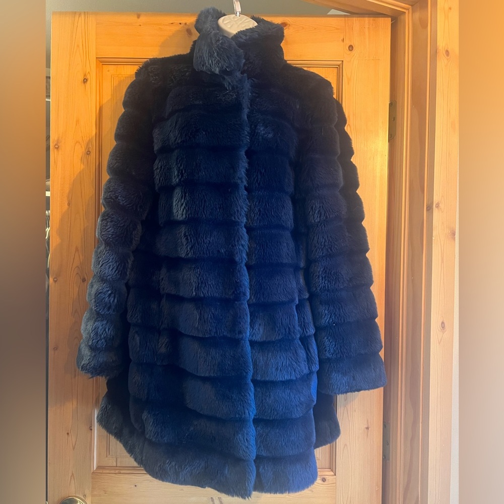 Eliza J ❄️FAUX FUR COAT size M